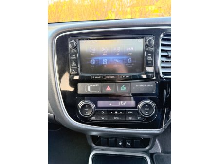 2017 Mitsubishi Outlander - thumbnail 11