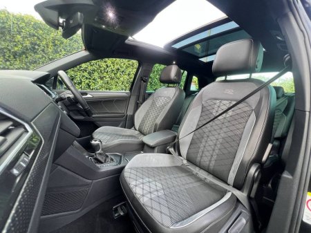 2023 Volkswagen Tiguan - thumbnail 2