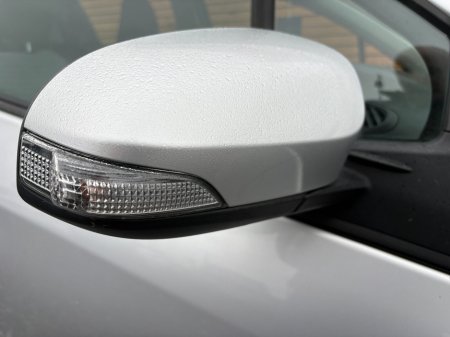 2018 Toyota Yaris - thumbnail 12