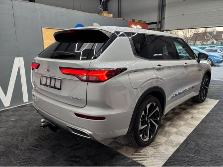 2024 Mitsubishi Outlander - thumbnail 2