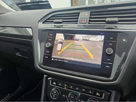 2020 Volkswagen Tiguan HIGHLINE 2.0 TDI MANUAL 6SPEED FWD 150HP 5DR €27,950 thumbnail