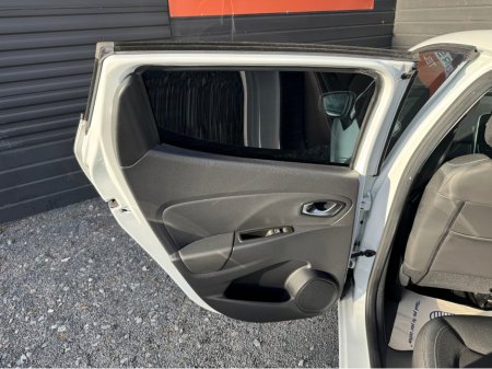 2017 Renault Clio 1.2 RL AUTO 5DR €11,495 thumbnail