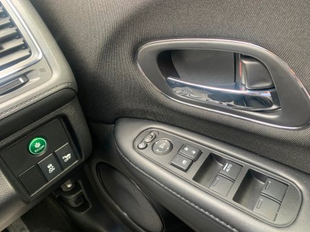 2014 Honda Vezel 1.5 HYBRID 5DR // 09/26 NCT AND €180 ROAD TAX // AIR CON, REVERSE CAMERA AND BLUETOOTH // €10,950 thumbnail