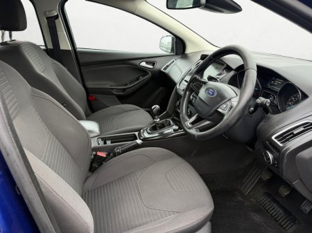 2018 Ford Focus - thumbnail 5