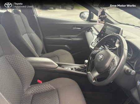 2023 Toyota C-HR C-HR HYBRID LUNA €27,950 thumbnail