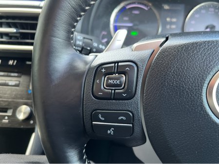 2018 Lexus IS 300 h - thumbnail 23