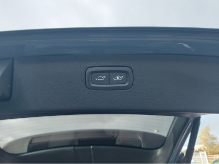 2023 Volvo XC90 T8 PHEV CORE AWD 5DR AUTO €67,950 thumbnail