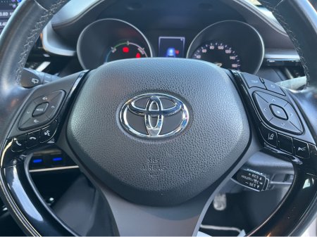 2017 Toyota C-HR 1.8 HYBRID AUTO LOW KM HIGH SPEC €17,750 thumbnail