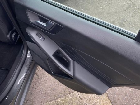 2021 Ford Focus - thumbnail 34