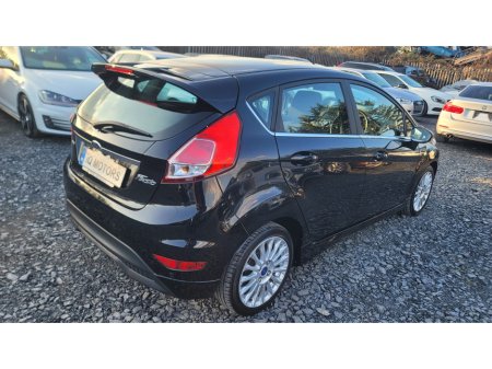 2015 Ford Fiesta - thumbnail 6