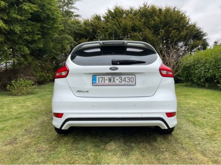 2017 Ford Focus - thumbnail 11