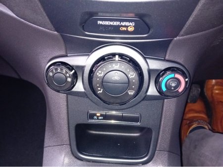 2013 Ford Fiesta - thumbnail 20