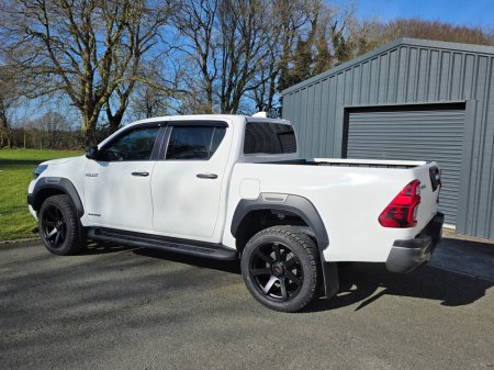 2023 Toyota Hilux - thumbnail 6