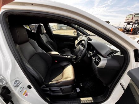 2017 Toyota C-HR - thumbnail 2