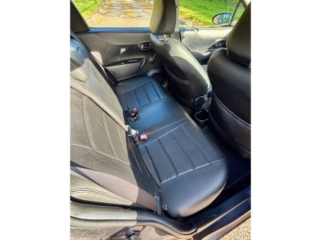 2012 Toyota Yaris - thumbnail 6