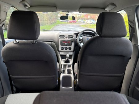 2010 Ford Focus - thumbnail 10