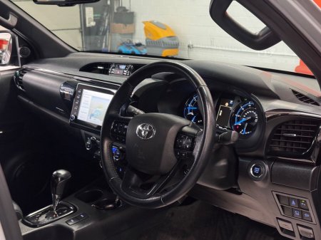 2023 Toyota Hilux - thumbnail 10