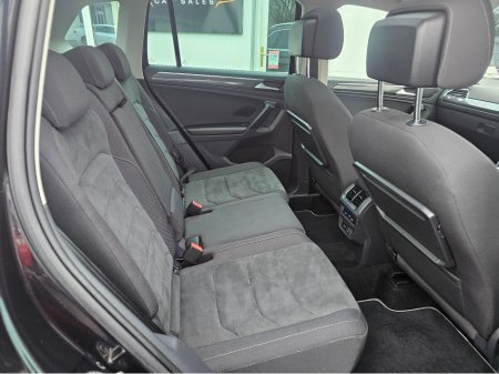 2019 Volkswagen Tiguan R-LINE 2.0 TDI MANUAL 6SPEED FWD 150HP 5DR €27,950 thumbnail