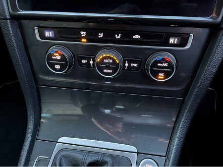 2020 Volkswagen Golf ESTATE AUTOMATIC 2.0 DIESEL //ADAPTIVE CRUISE CONTROL//KEYLESS ENTRY//REVERSE CAMERA//PARKING SENSORS// €19,950 thumbnail