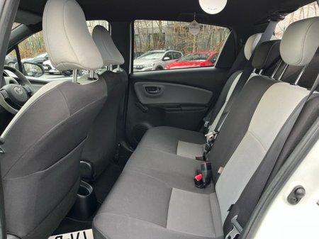 2017 Toyota Yaris 1.33 VVT-I DESIGN 99BHP 5 5DR €12,450 thumbnail