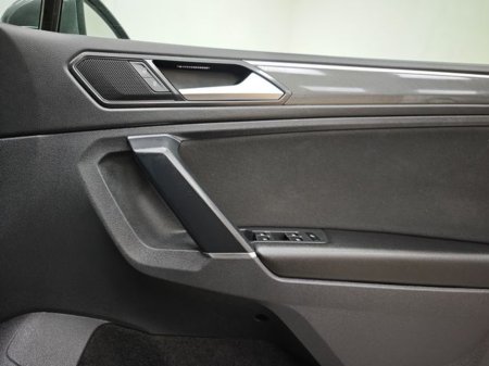 2017 Volkswagen Tiguan - thumbnail 33