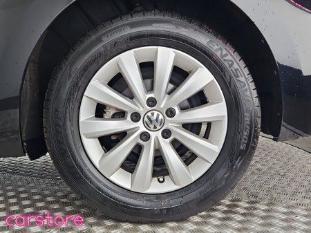 2017 Volkswagen Beetle - thumbnail 14