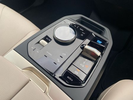 2022 BMW iX - thumbnail 17
