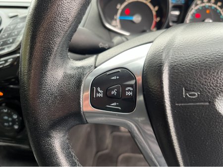 2016 Ford Fiesta - thumbnail 20