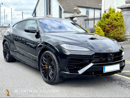 2025 Lamborghini Urus - thumbnail 4