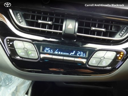 2023 Toyota C-HR Hybrid Sol €31,450 thumbnail