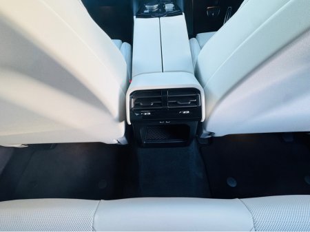 2024 BMW 5 Series - thumbnail 16