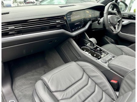 2025 Volkswagen Touareg - thumbnail 25