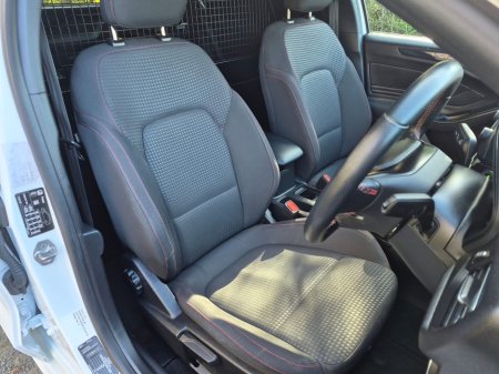 2021 Ford Focus - thumbnail 16