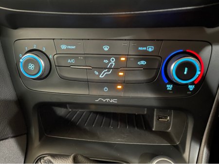 2016 Ford Focus - thumbnail 22