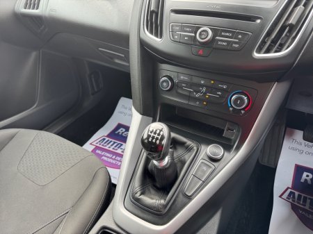 2016 Ford Focus - thumbnail 15