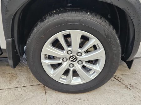 2025 Toyota Yaris Cross - thumbnail 6