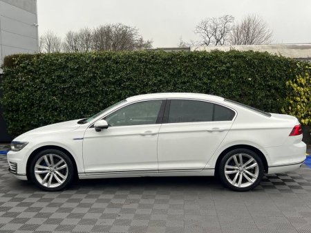 2017 Volkswagen Passat GTE 1.4 HYBRID // FULL SERVICE HISTORY // LEATHER HEATED SEATS // 18" ALLOYS // APPLE CARPLAY/ANDROID AUTO €18,900 thumbnail