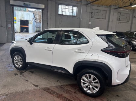 2023 Toyota Yaris Cross xLUNA 4DR AUTO €114,279 thumbnail