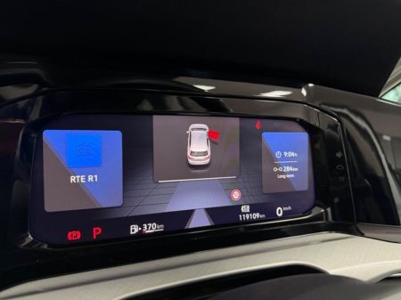 2023 Volkswagen Golf Life 1.0 TSI Mhev 110HP 5 €26,777 thumbnail