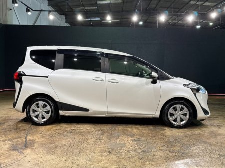 2020 Toyota Sienta 1.5L HYBRID AUTOMATIC - 7 SEATER - CRUISE CONTROL - TOYOTA SAFETY SENSE - REVERSE CAMERA €19,950 thumbnail