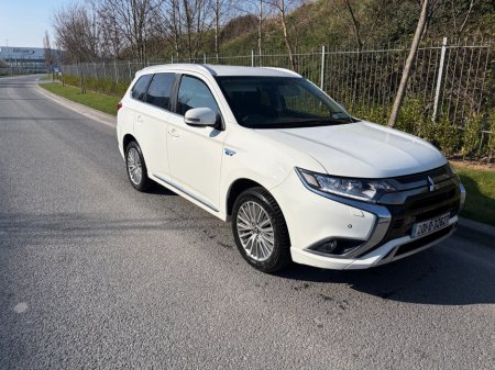 2020 Mitsubishi Outlander - thumbnail 1