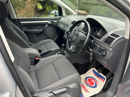 2014 Volkswagen Touran TRENDLINE BLUEMOTION 1.6 TDI 7SEATS 105 5DR €7,950 thumbnail