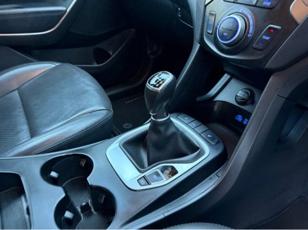 2017 Hyundai Santa Fe 2.2D EXECUTIVE 4WD 5DR €14,950 thumbnail