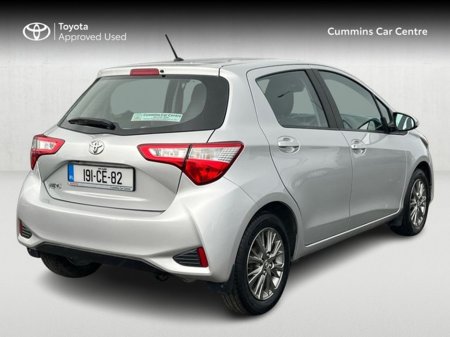 2019 Toyota Yaris - thumbnail 2