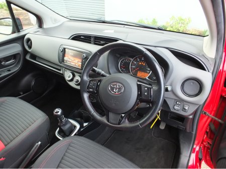 2016 Toyota Yaris 1.33 VVT-I SPORT 5DR €9,450 thumbnail