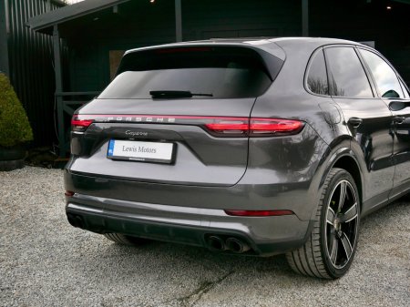 2020 Porsche Cayenne 3.0 V6 E-HYBRID 4WD AUTO €59,950 thumbnail