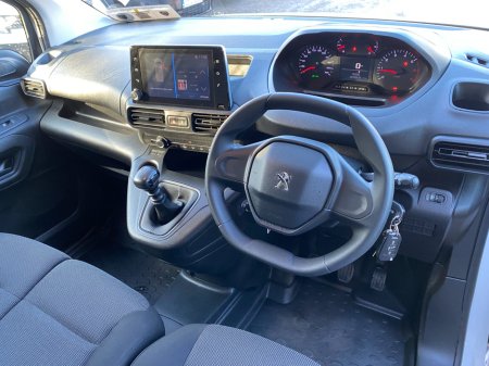 2024 Peugeot Partner  €18,618 thumbnail