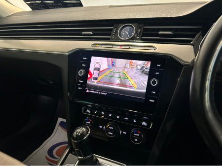 2018 Volkswagen Passat HIGHLINE R Line 1.6 TDI MANUAL 6SPEED FWD 120HP 4DR €18,950 thumbnail