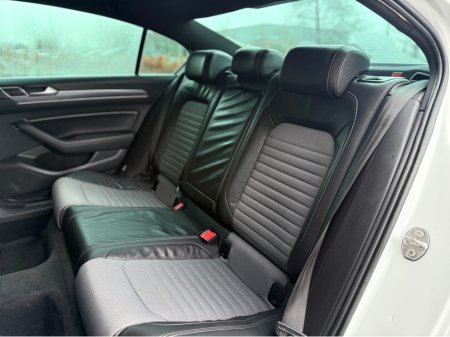 2018 Volkswagen Passat 2.0 TDI R-LINE AUTO*FULL SERVICE HISTORY* €21,995 thumbnail