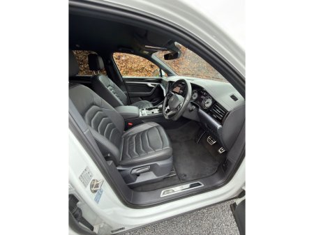 2023 Volkswagen Touareg - thumbnail 10